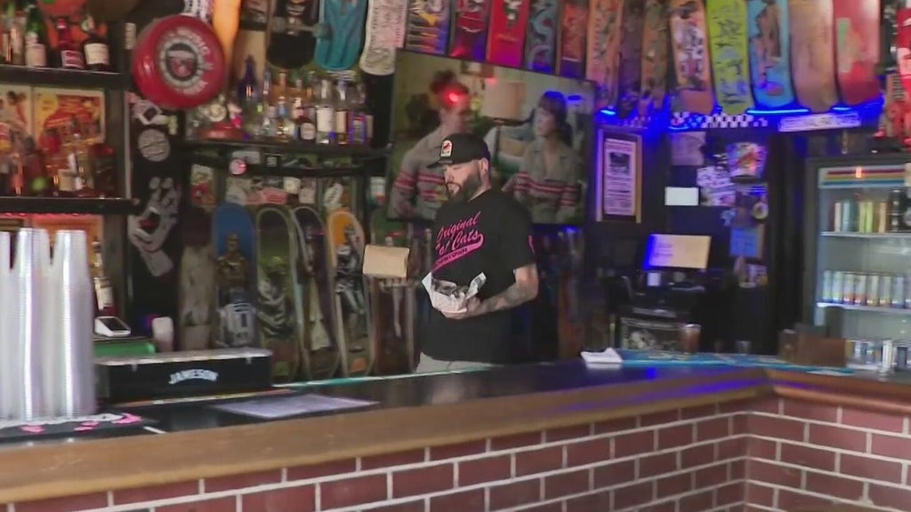 Fort Lauderdale proposes earlier closing times for downtown bars, facing pushback from business owners — CBS Miami, Zurich Dining news