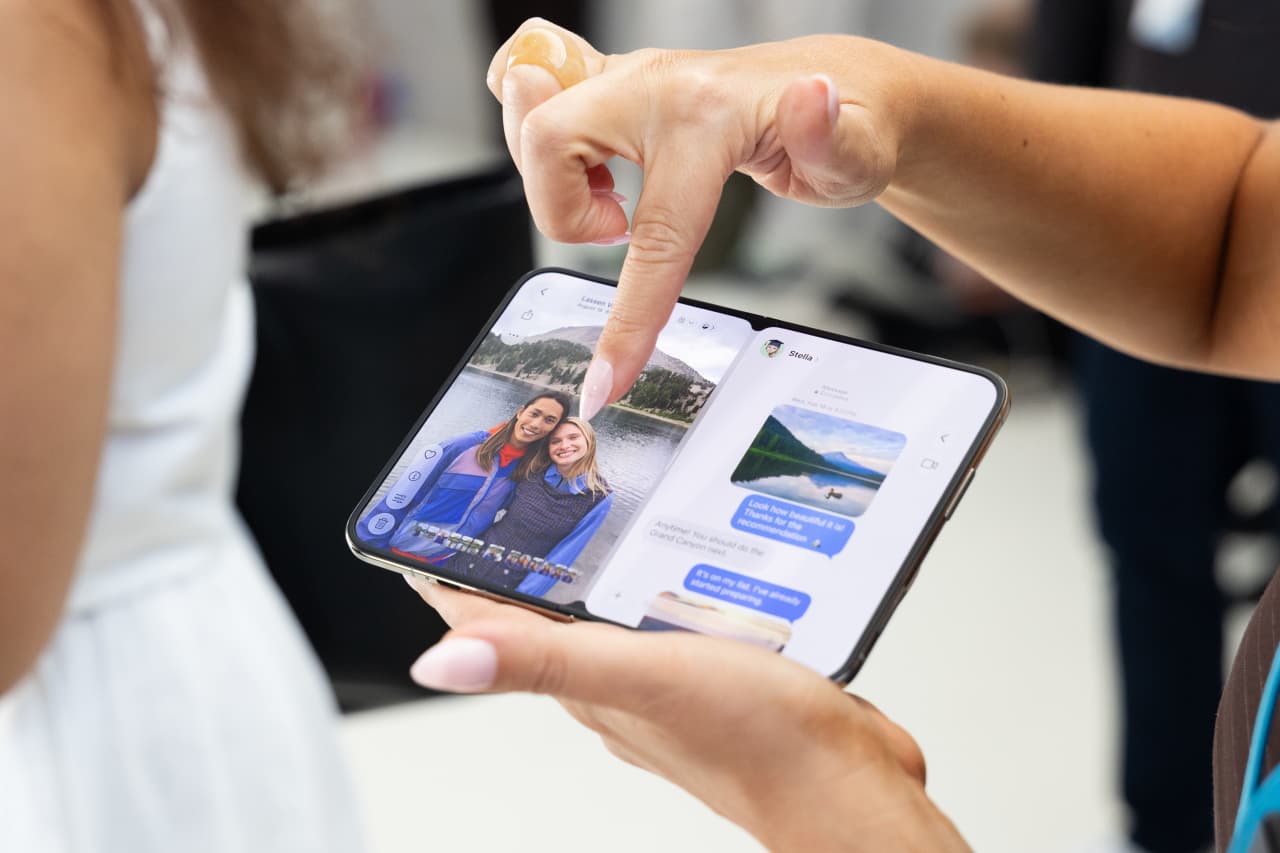 Is Apple’s foldable iPhone Duo worth $2,000? See how it stacks up against other foldable phones. — MarketWatch, Zurich Business news