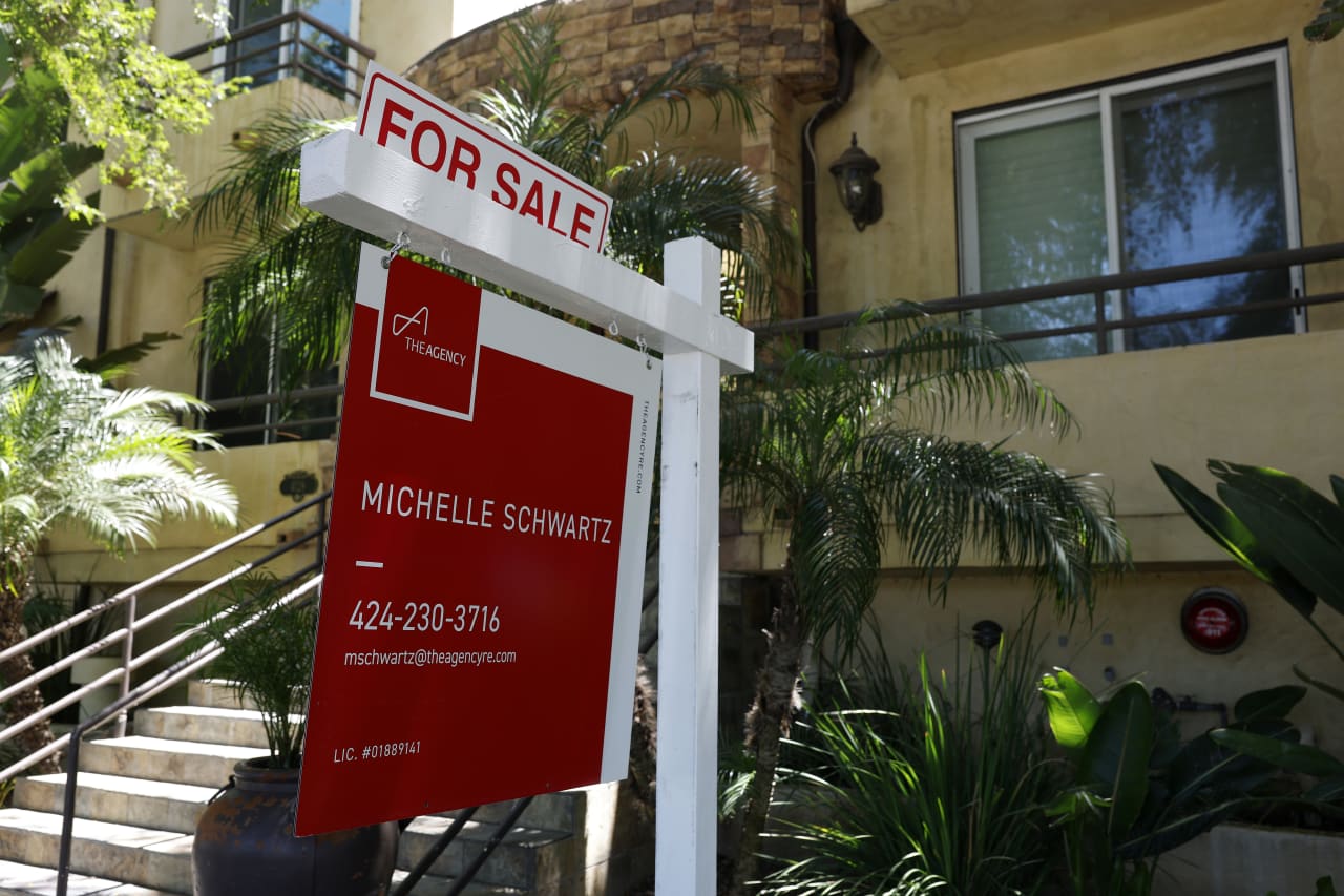 Pending home sales sink to 25-year low as buyers flee high mortgage rates — MarketWatch, Zurich Real Estate news